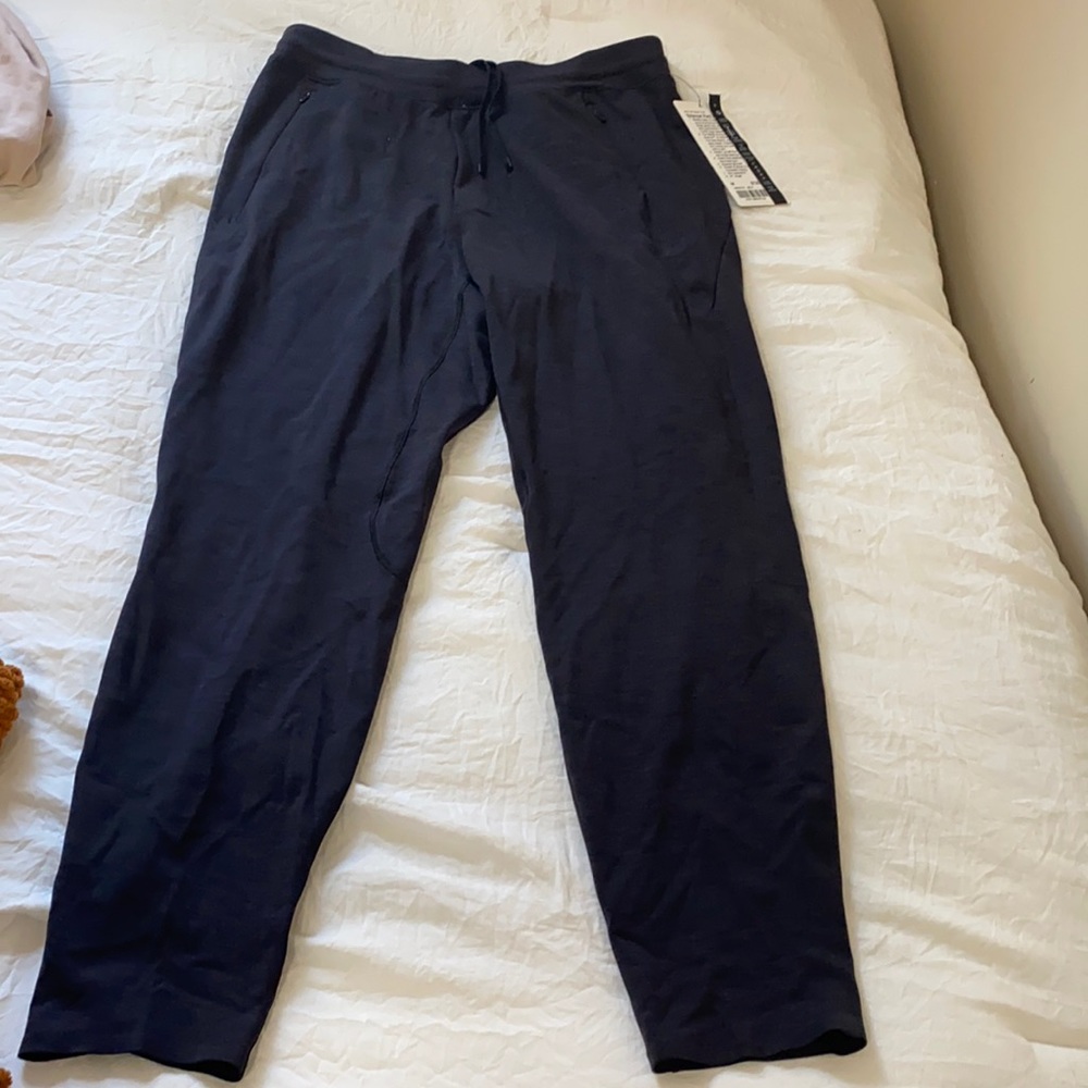 LuluLemon Men’s Balancer Pant 27” L in size M